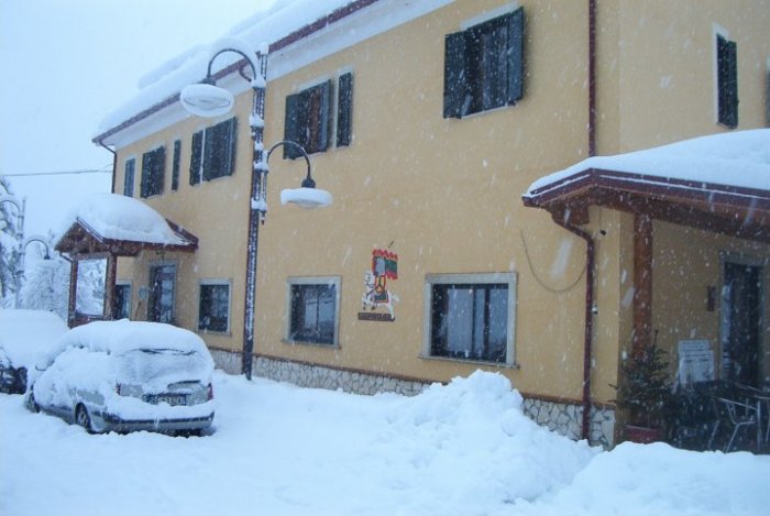 Al Cavaliere - Lorica (CS) - Albergo - Ristorante - gestione familiare - vacanze estive e invernali - escursioni guidate - cucina tipica calabrese - pizza a forno a legna - aperto venerdi e sabato